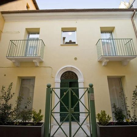 Apartamento Vico Amato Residenza Sulmona Exterior foto