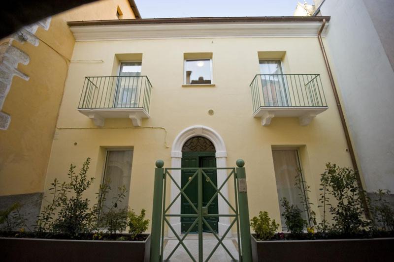 Apartamento Vico Amato Residenza Sulmona Exterior foto